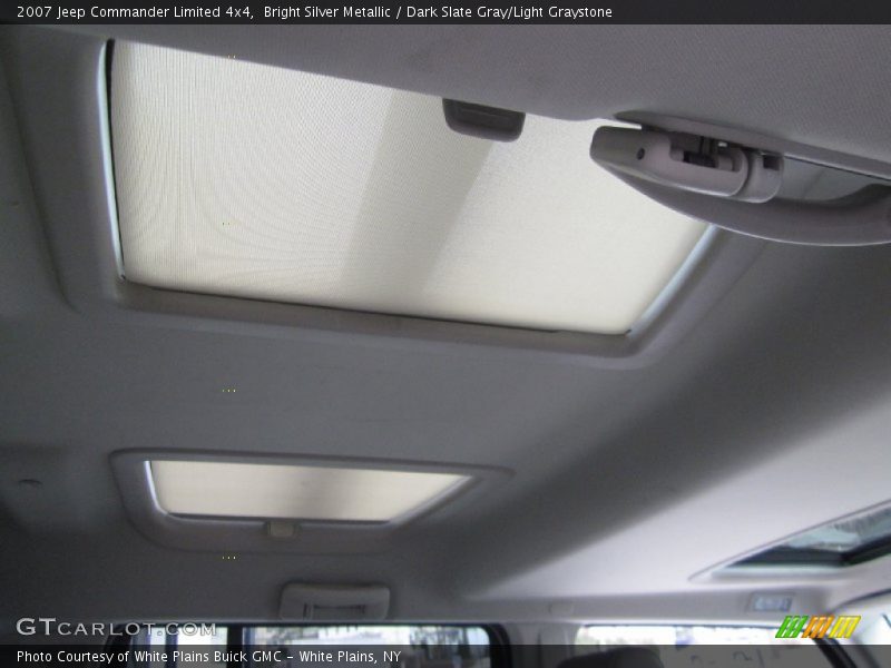 Bright Silver Metallic / Dark Slate Gray/Light Graystone 2007 Jeep Commander Limited 4x4