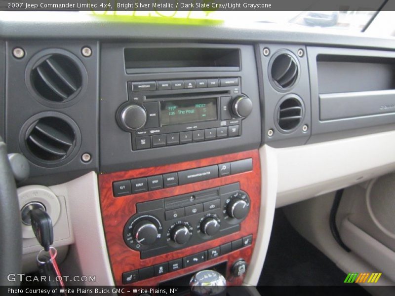 Controls of 2007 Commander Limited 4x4
