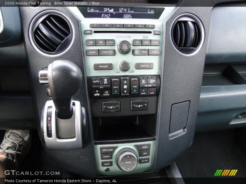 Controls of 2009 Pilot Touring