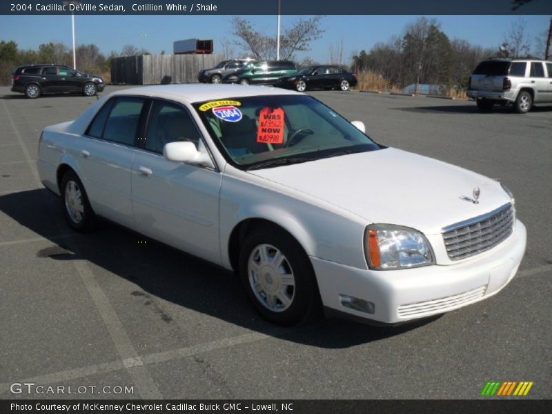 Cotillion White / Shale 2004 Cadillac DeVille Sedan
