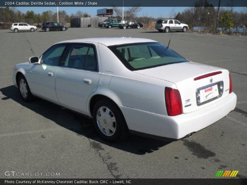 Cotillion White / Shale 2004 Cadillac DeVille Sedan