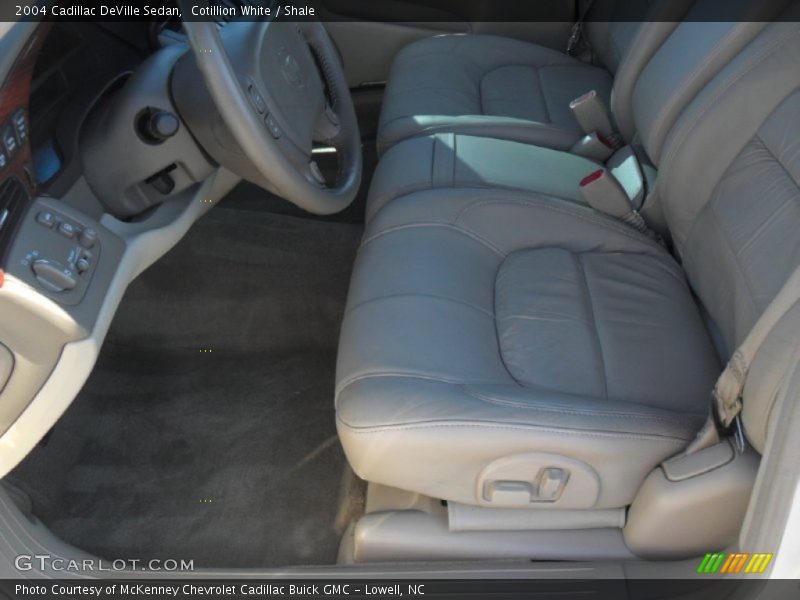 Cotillion White / Shale 2004 Cadillac DeVille Sedan