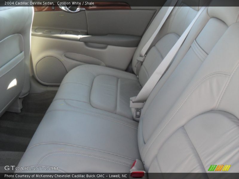 Cotillion White / Shale 2004 Cadillac DeVille Sedan
