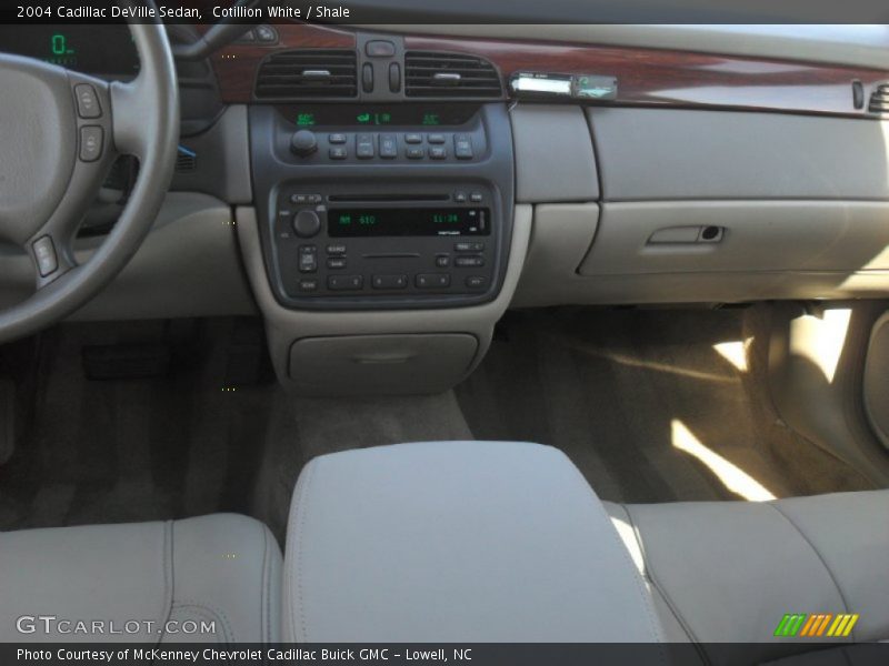 Cotillion White / Shale 2004 Cadillac DeVille Sedan