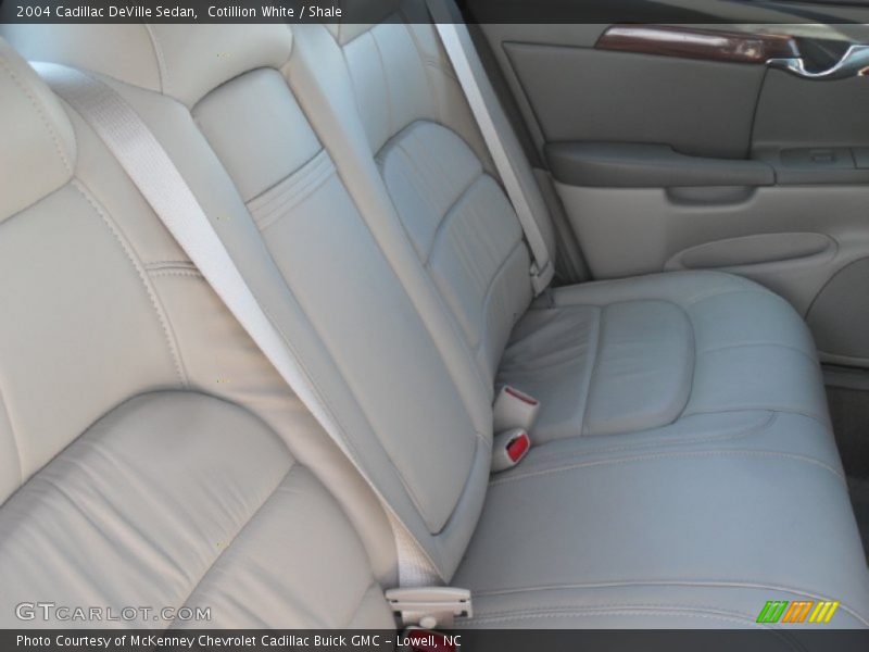Cotillion White / Shale 2004 Cadillac DeVille Sedan