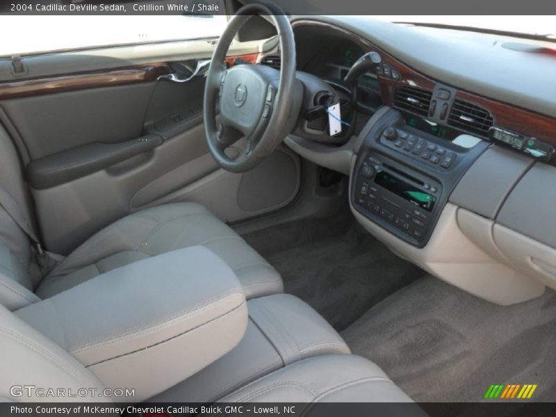 Cotillion White / Shale 2004 Cadillac DeVille Sedan