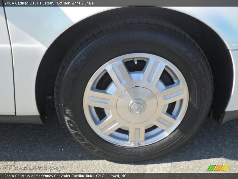 Cotillion White / Shale 2004 Cadillac DeVille Sedan