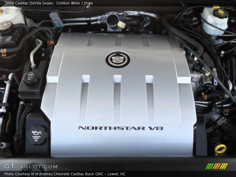 Cotillion White / Shale 2004 Cadillac DeVille Sedan