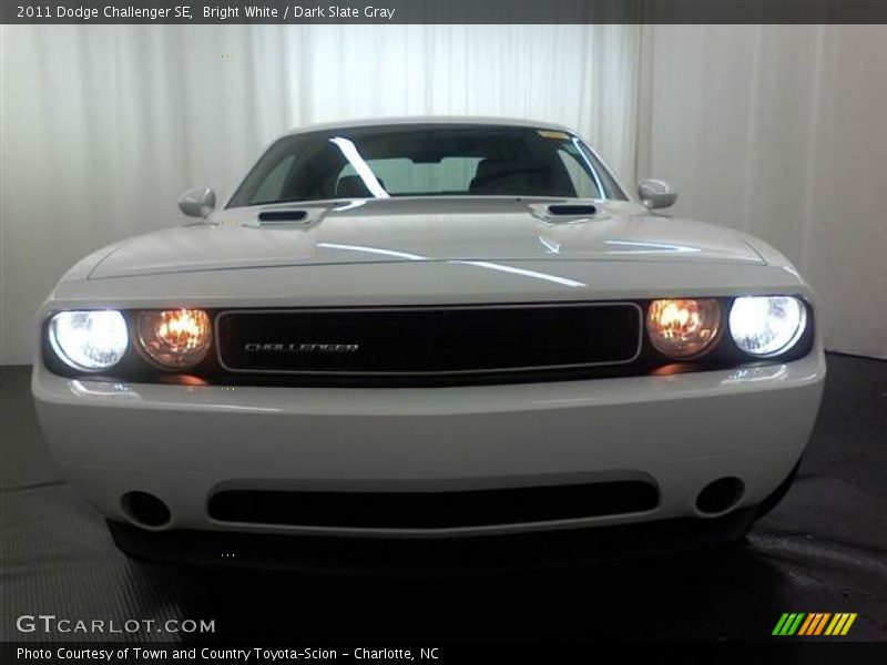 Bright White / Dark Slate Gray 2011 Dodge Challenger SE