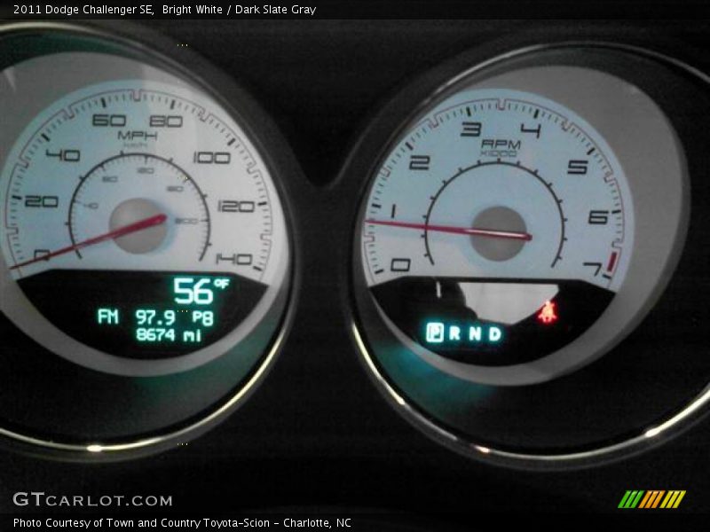 Bright White / Dark Slate Gray 2011 Dodge Challenger SE