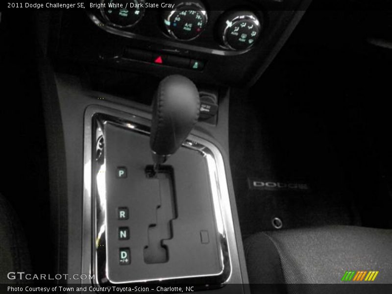 Bright White / Dark Slate Gray 2011 Dodge Challenger SE