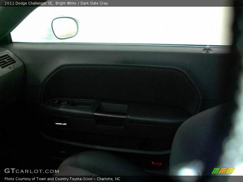 Bright White / Dark Slate Gray 2011 Dodge Challenger SE