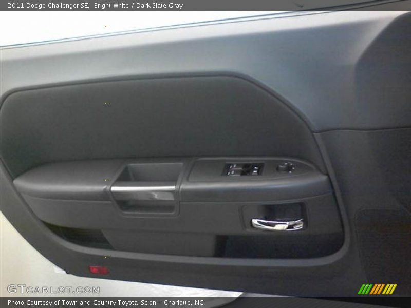 Bright White / Dark Slate Gray 2011 Dodge Challenger SE