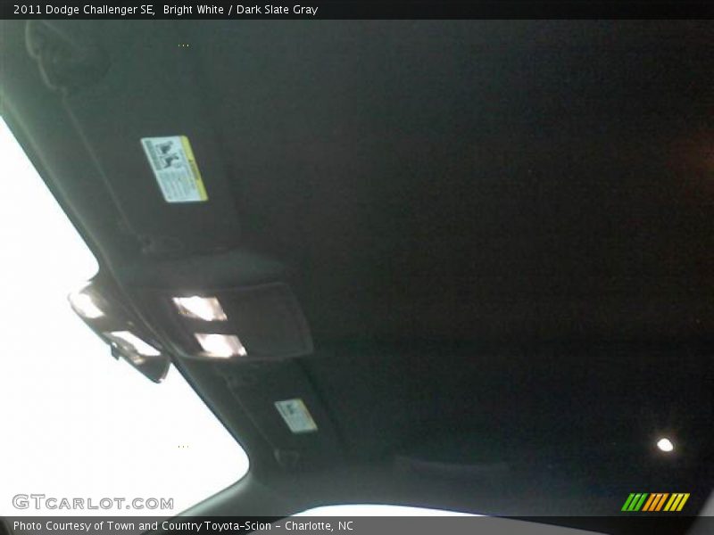 Bright White / Dark Slate Gray 2011 Dodge Challenger SE