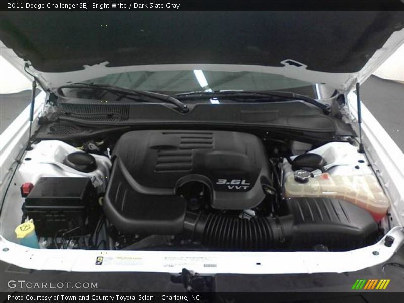 Bright White / Dark Slate Gray 2011 Dodge Challenger SE