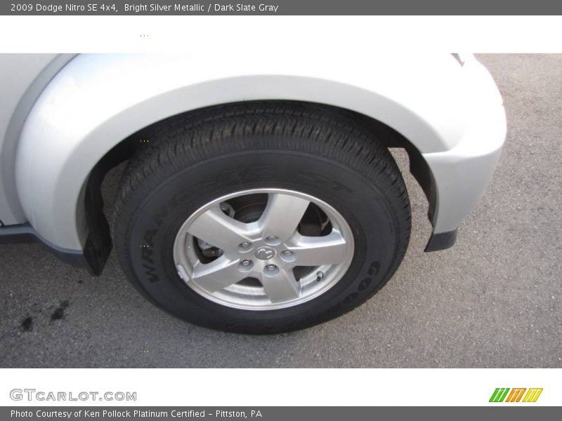Bright Silver Metallic / Dark Slate Gray 2009 Dodge Nitro SE 4x4