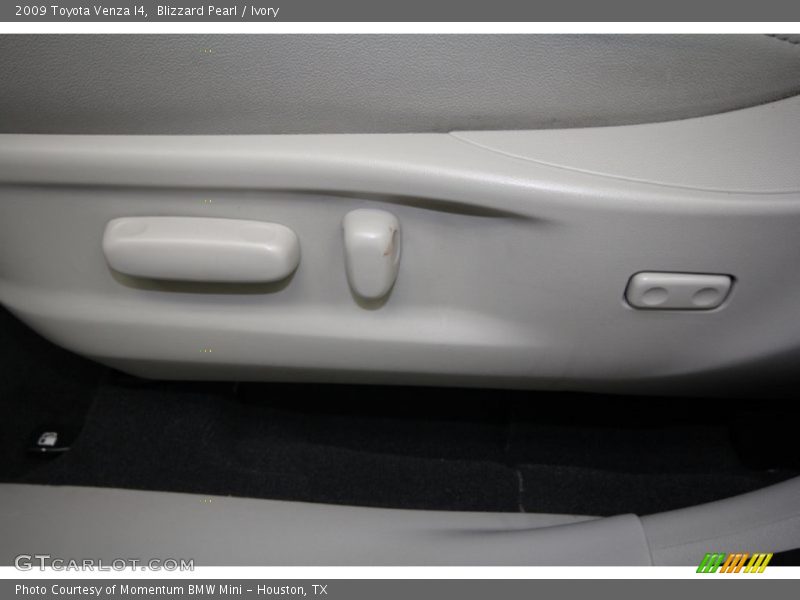 Blizzard Pearl / Ivory 2009 Toyota Venza I4