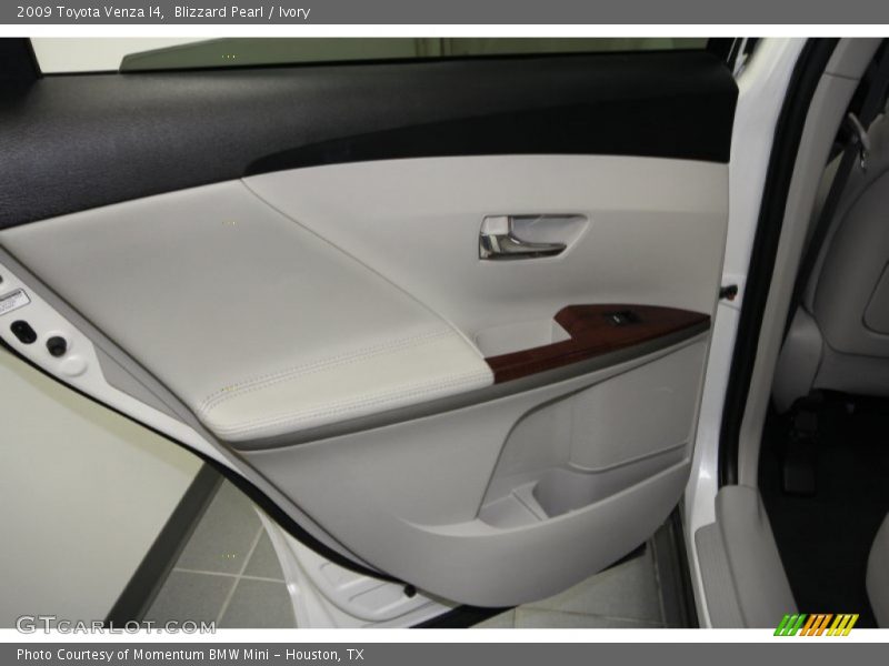 Blizzard Pearl / Ivory 2009 Toyota Venza I4
