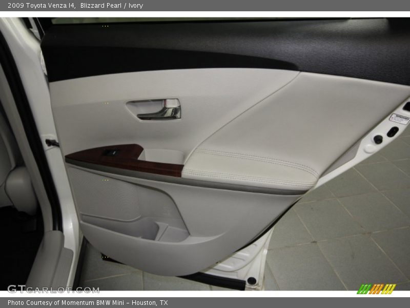 Blizzard Pearl / Ivory 2009 Toyota Venza I4