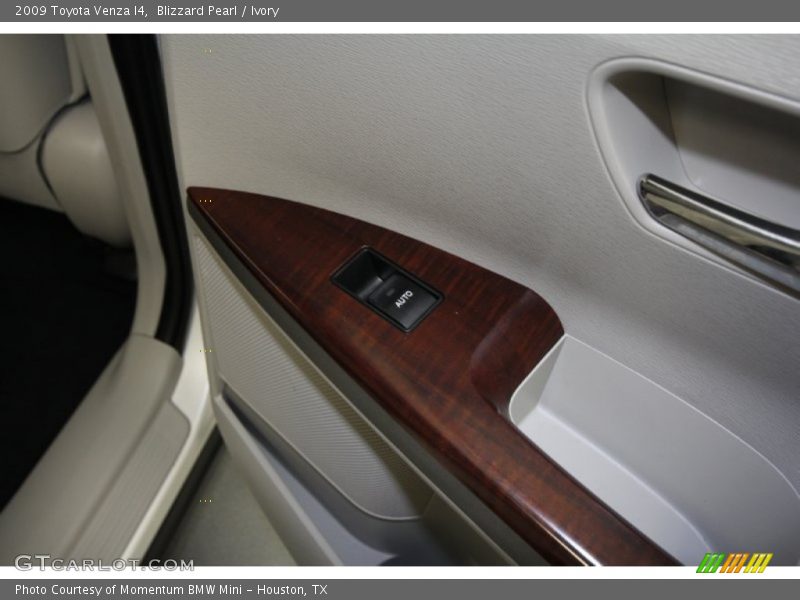 Blizzard Pearl / Ivory 2009 Toyota Venza I4
