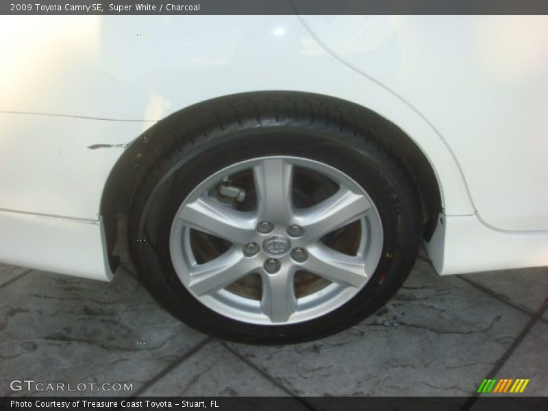 Super White / Charcoal 2009 Toyota Camry SE