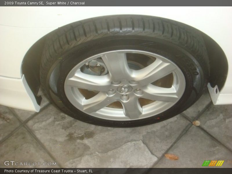 Super White / Charcoal 2009 Toyota Camry SE