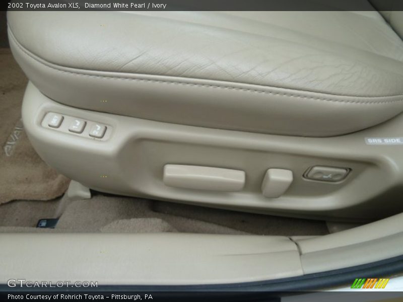 Diamond White Pearl / Ivory 2002 Toyota Avalon XLS