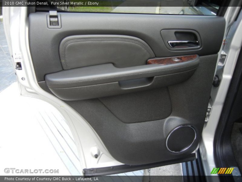 Pure Silver Metallic / Ebony 2010 GMC Yukon Denali
