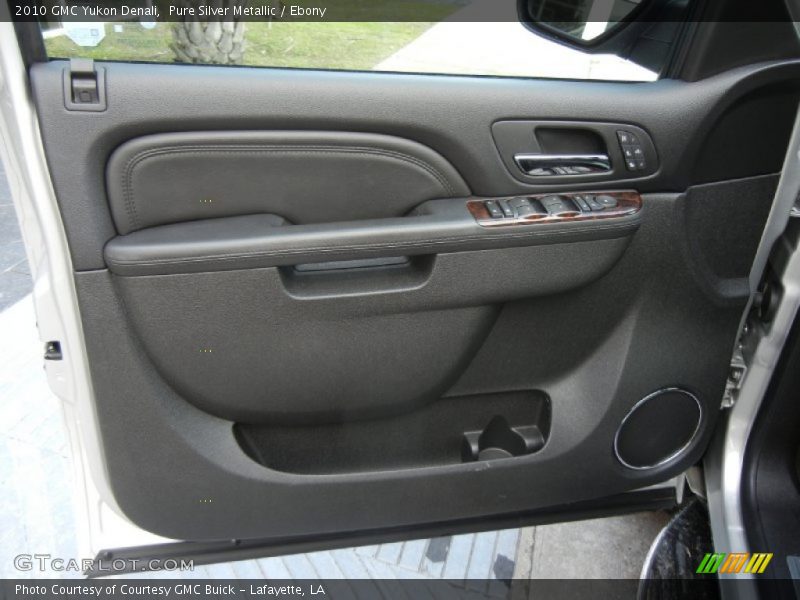 Pure Silver Metallic / Ebony 2010 GMC Yukon Denali