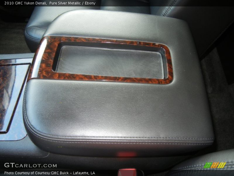 Pure Silver Metallic / Ebony 2010 GMC Yukon Denali