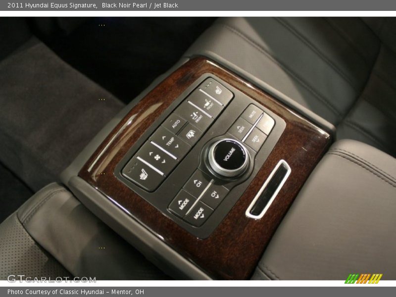 Controls of 2011 Equus Signature