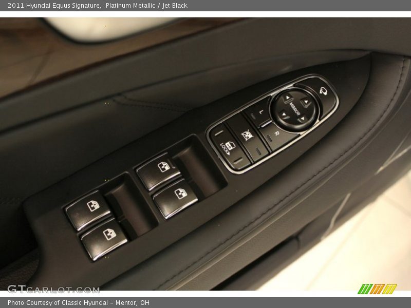 Controls of 2011 Equus Signature