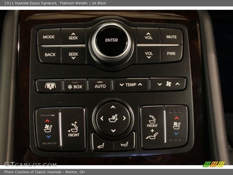 Controls of 2011 Equus Signature