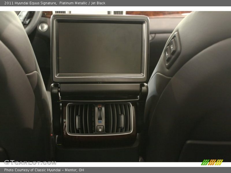 Platinum Metallic / Jet Black 2011 Hyundai Equus Signature