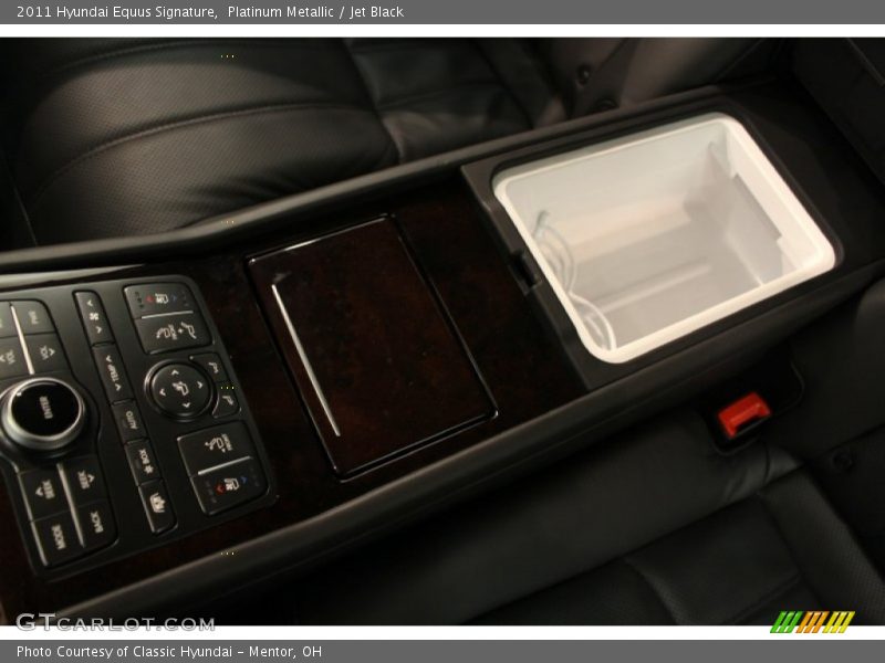Platinum Metallic / Jet Black 2011 Hyundai Equus Signature