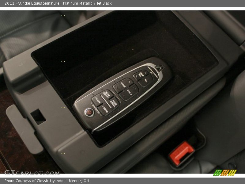 Platinum Metallic / Jet Black 2011 Hyundai Equus Signature
