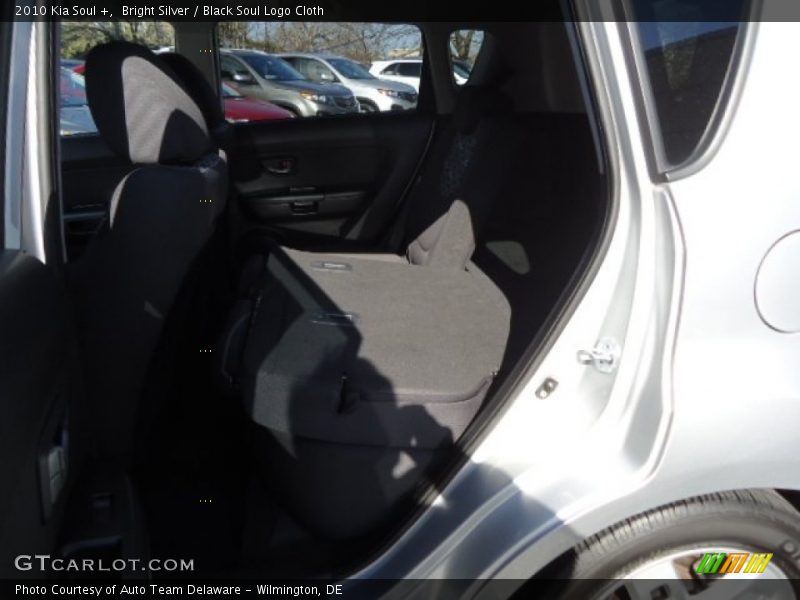 Bright Silver / Black Soul Logo Cloth 2010 Kia Soul +