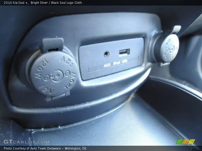 Bright Silver / Black Soul Logo Cloth 2010 Kia Soul +