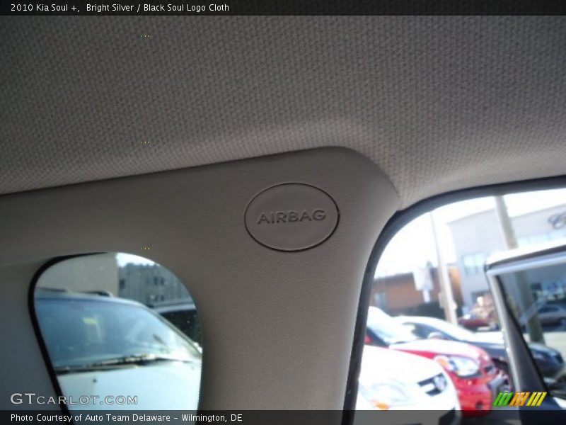 Bright Silver / Black Soul Logo Cloth 2010 Kia Soul +
