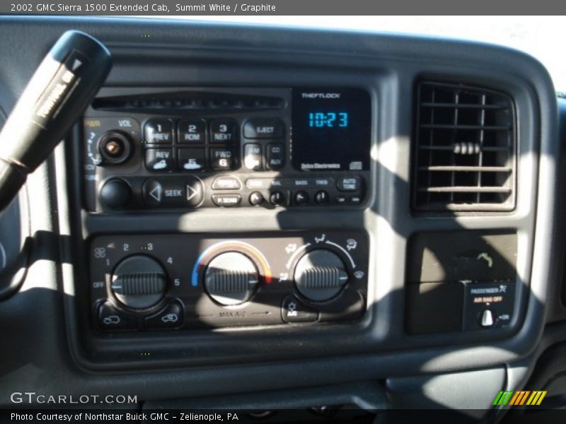 Summit White / Graphite 2002 GMC Sierra 1500 Extended Cab
