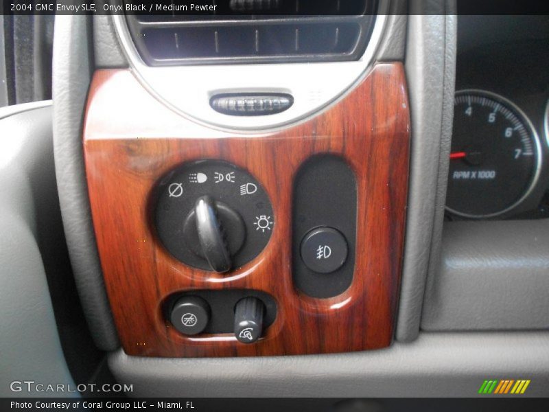 Onyx Black / Medium Pewter 2004 GMC Envoy SLE