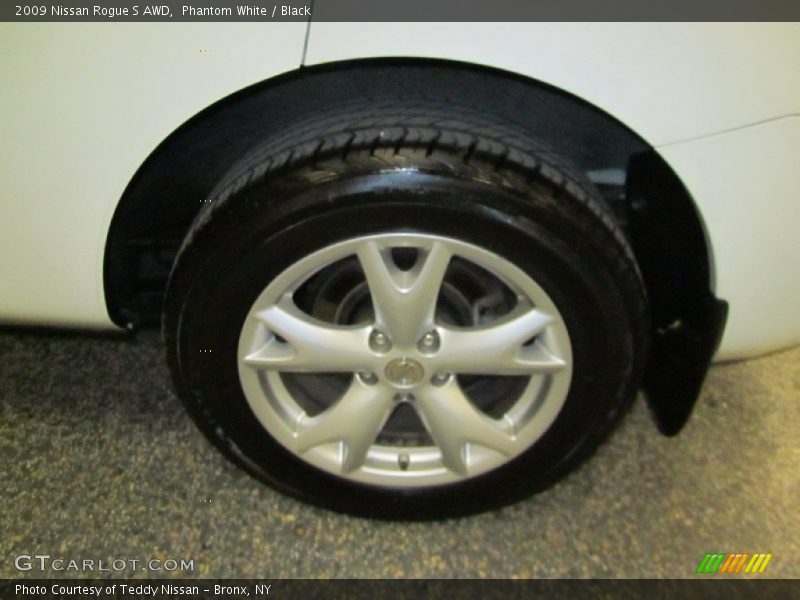 Phantom White / Black 2009 Nissan Rogue S AWD
