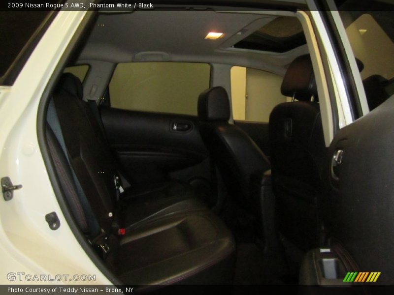 Phantom White / Black 2009 Nissan Rogue S AWD