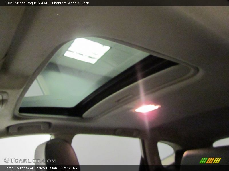 Phantom White / Black 2009 Nissan Rogue S AWD