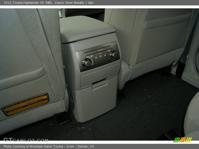 Classic Silver Metallic / Ash 2012 Toyota Highlander V6 4WD