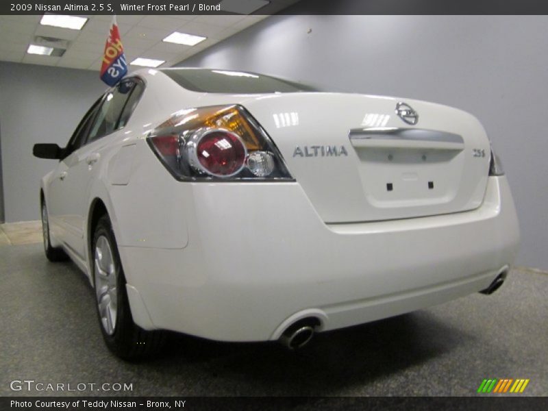 Winter Frost Pearl / Blond 2009 Nissan Altima 2.5 S