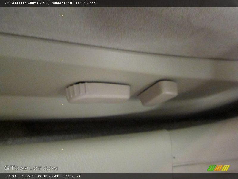 Winter Frost Pearl / Blond 2009 Nissan Altima 2.5 S