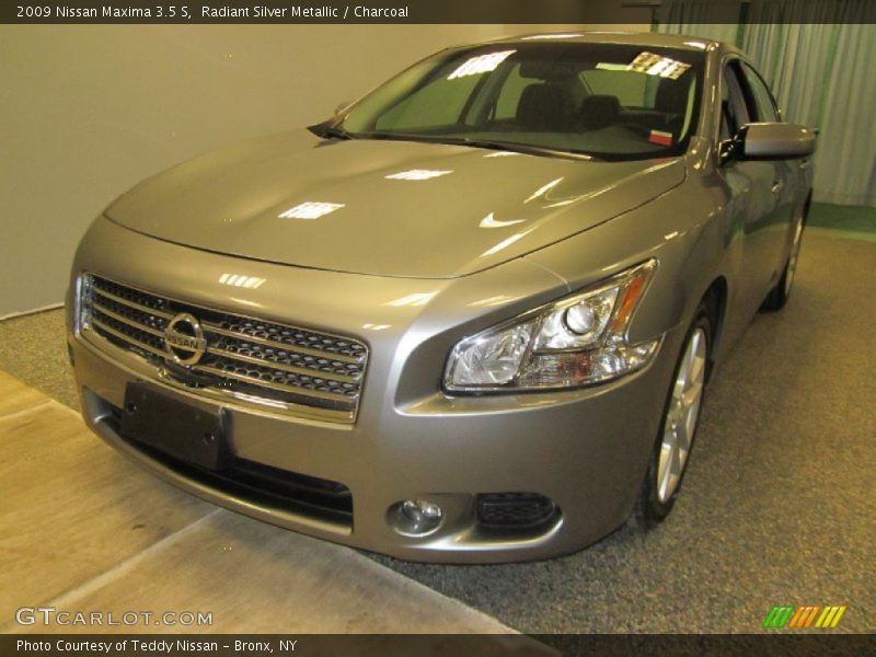 Radiant Silver Metallic / Charcoal 2009 Nissan Maxima 3.5 S