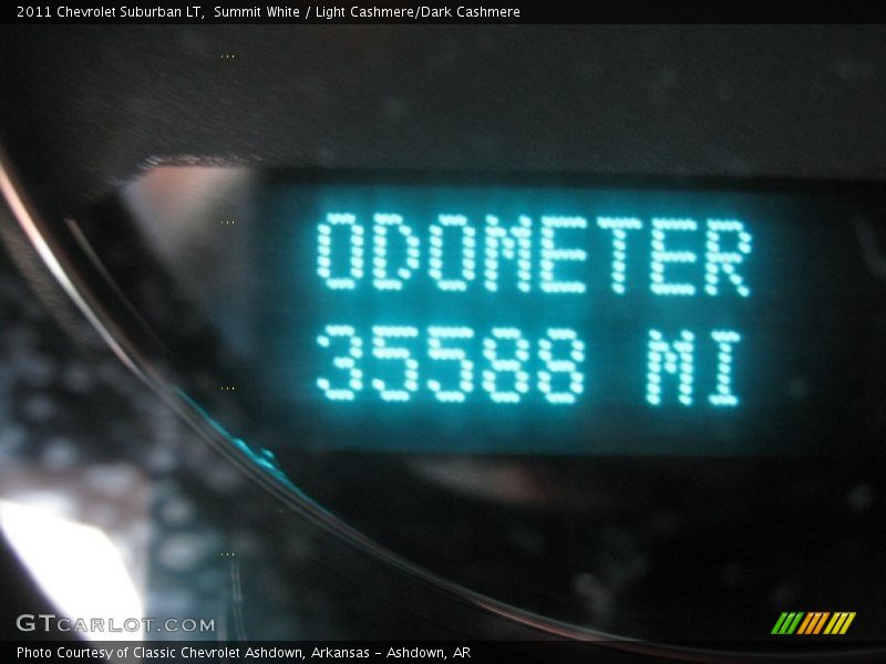 Summit White / Light Cashmere/Dark Cashmere 2011 Chevrolet Suburban LT