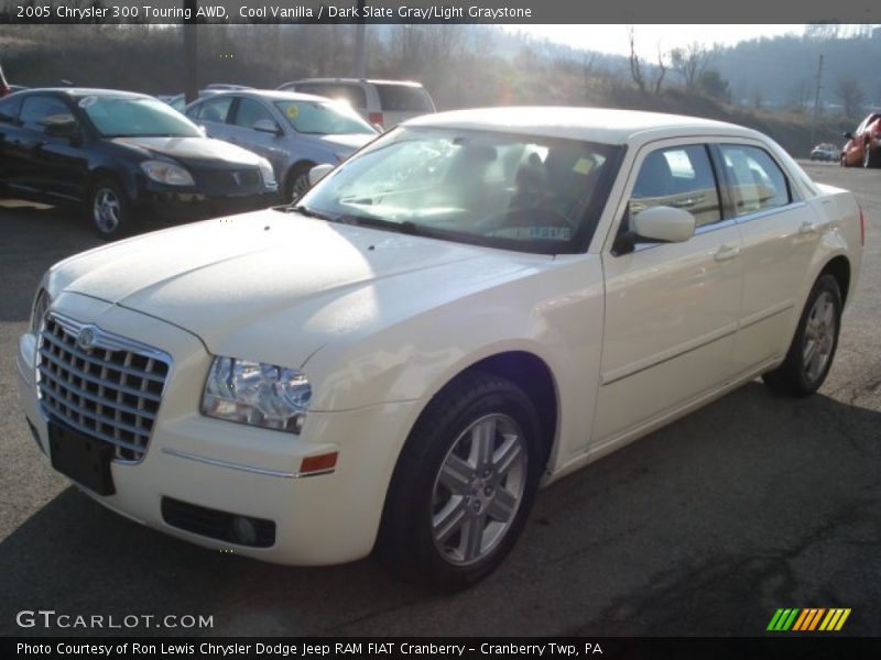 Cool Vanilla / Dark Slate Gray/Light Graystone 2005 Chrysler 300 Touring AWD